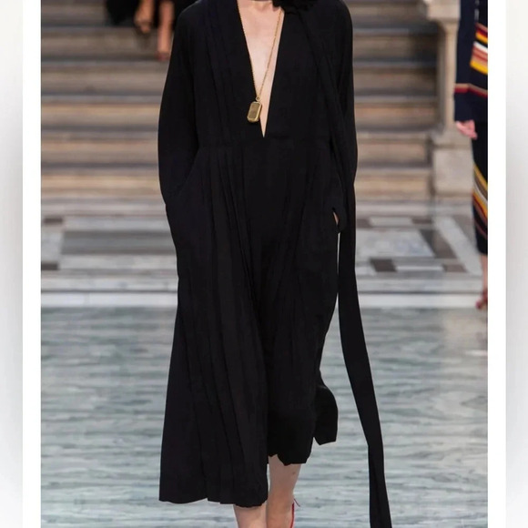 Victoria Beckham black pleated V-Neck Plissé shift long sleeve Dress sz 4/small